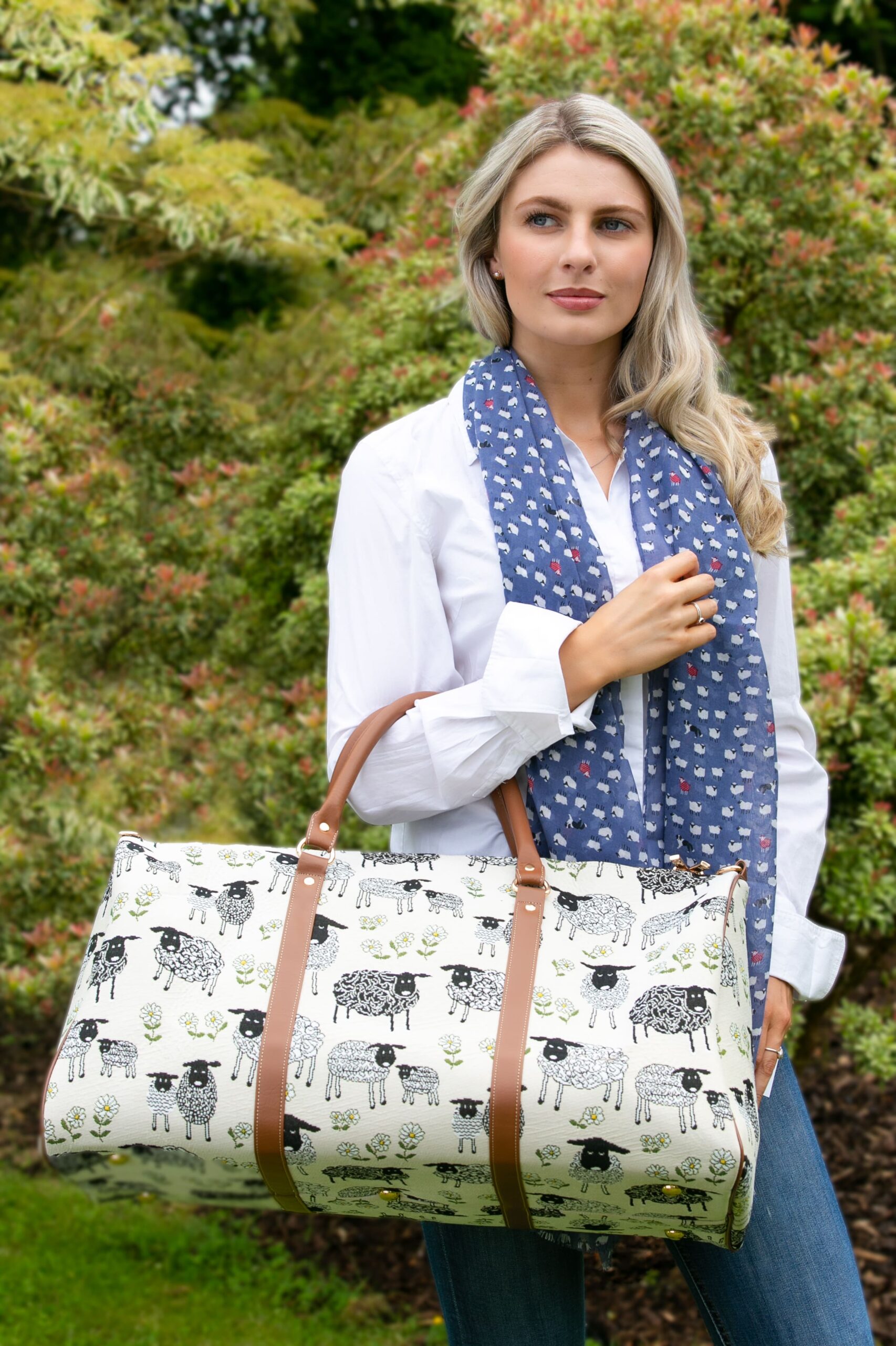 Tapestry Big Holdall Bag Sheep and Daisy